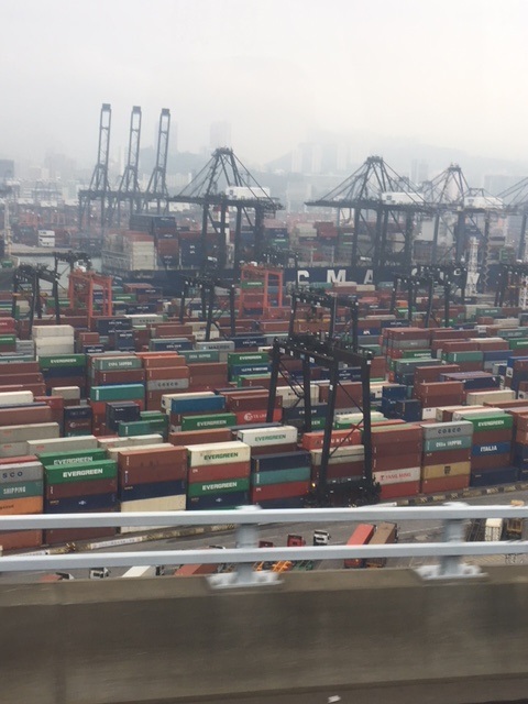 香港の港のコンテナ